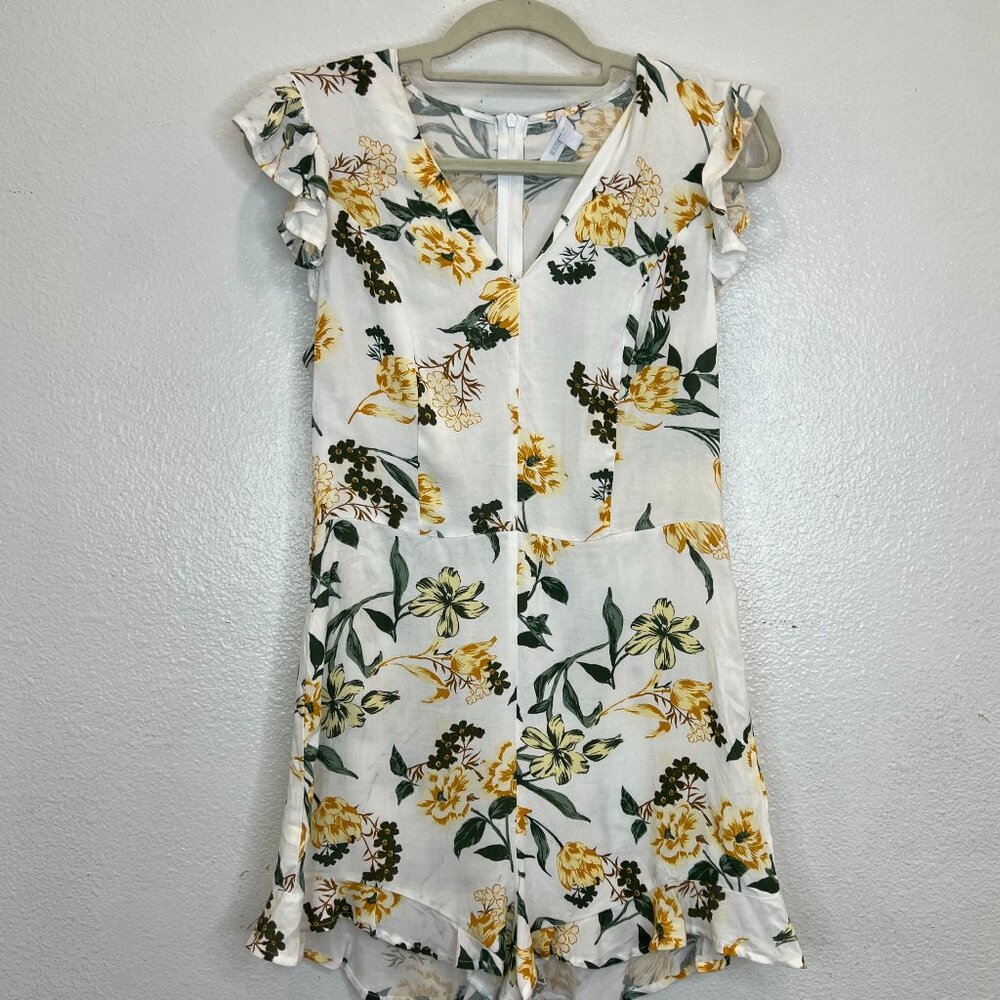 Steve Madden Yellow White Floral Flutter‎ Sleeve Romper Size S NWOT & Defect